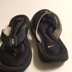 Size 7 Nike Flip Flops GS229